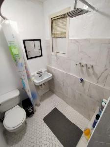 
A bathroom at niagara falls STUDIO in new york USA
