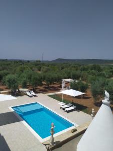 The swimming pool at or close to Dimora Pianelle