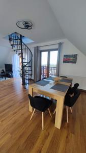 Zdjęcie z galerii obiektu Apartament Urocza przy Wyciągu SKI Arena w Szklarskiej Porębie