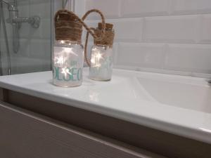 Kúpeľňa v ubytovaní EL RINCON DE LA MERCED junto Laurel Aire acondicionado By Apartamentos Logrono