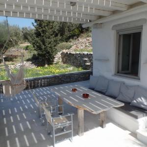 Balkón alebo terasa v ubytovaní Paros Apartments Cottage