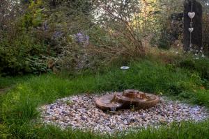 Zahrada ubytování ENJOY Cozy HOME Hills & Forest & Views & Gardens & Sauna Whirlpool Bath