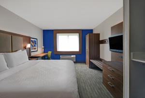 a hotel room with two beds and a television at Holiday Inn Express Marshall, an IHG Hotel in Marshall