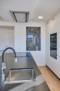 a kitchen with a sink and a counter top at Apartamento San Pedro in Santiago de Compostela