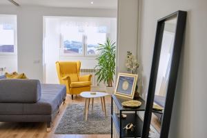 A seating area at Apartamento San Pedro