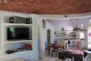 a living room with a flat screen tv on a wall at casa cupulas in Córdoba