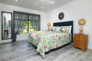 Katil atau katil-katil dalam bilik di Boathouse Apartments