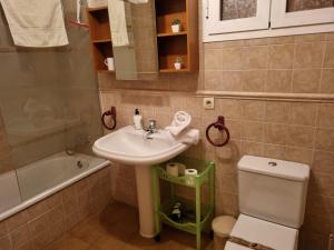 a bathroom with a sink and a toilet at BUENAVISTA PREMIUM in Sierra Nevada