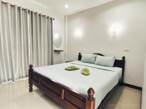 Postel nebo postele na pokoji v ubytování บ้านชมเขา - Baan Chom Khao