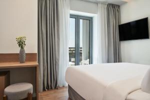 A television and/or entertainment centre at NLH KERAMEIKOS - Neighborhood Lifestyle Hotels