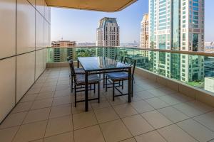 Fotografie z fotogalerie ubytování Sea View Studio 10min from beach Royal Oceanic v Dubaji