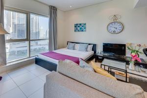 Gallery image of Sea View Studio 10min from beach Royal Oceanic in Dubai