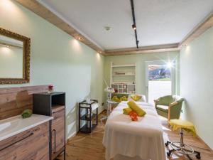 TV a/nebo společenská místnost v ubytování Hotel Waldfriede - Der Logenplatz im Zillertal