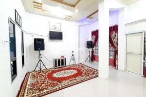 Televisor o centre d'entreteniment de Minang Raya Guesthouse Syariah RedPartner