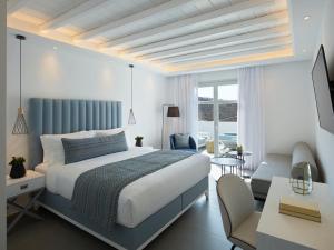 Postel nebo postele na pokoji v ubytování Epic Blue Mykonos + 37 fotografií