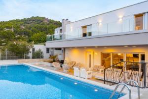 Бассейн в Luxury Blue Villas Vis или поблизости