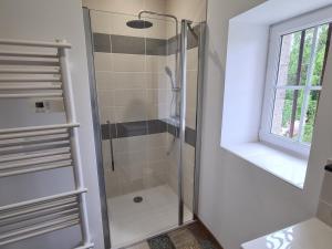 a shower with a glass door in a bathroom at Maison spacieuse avec jardin privatif, idéale pour 6, proche Orléans et Châteaux de la Loire - FR-1-590-236 in Loury