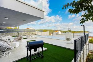 Бассейн в Luxury Blue Villas Vis или поблизости