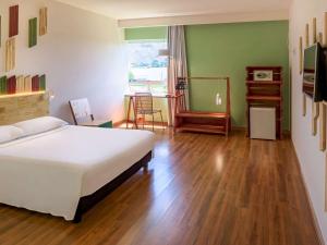 Postel nebo postele na pokoji v ubytování Hotel Nacional Inn Curitiba Santa Felicidade