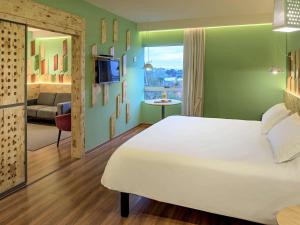 Postel nebo postele na pokoji v ubytování Hotel Nacional Inn Curitiba Santa Felicidade