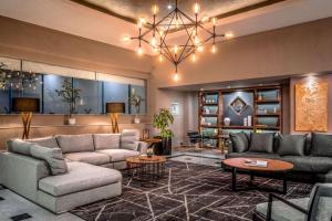 a living room with couches and tables and a chandelier at La Joya Pachuca in Pachuca de Soto