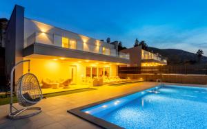 Бассейн в Luxury Blue Villas Vis или поблизости