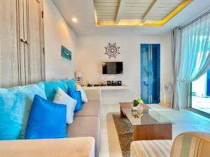 Gallery image of Chelona huahin beachfront resort condo in Khao Tao