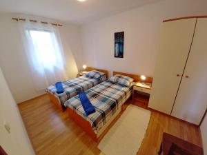 Posteľ alebo postele v izbe v ubytovaní Apartment Toni Valbandon
