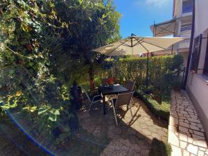 Vonkajšia záhrada v ubytovaní Apartment Toni Valbandon