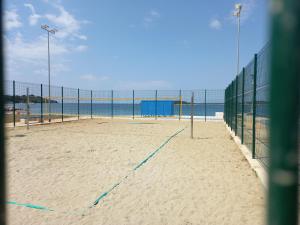 Tenis alebo squash v ubytovaní Apartment Toni Valbandon alebo jeho okolí