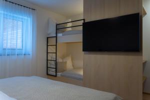 TV a/nebo společenská místnost v ubytování Bergzeit Gosau