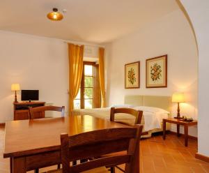 A television and/or entertainment centre at Poggio all'Agnello Sport & Family Holidays