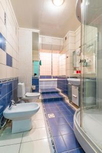 a bathroom with two sinks and a shower at Гостиница Большой Урал in Yekaterinburg