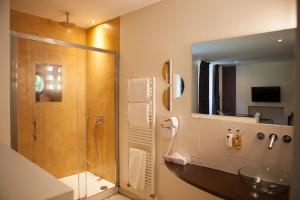 Koupelna v ubytování Hotel La Beauze