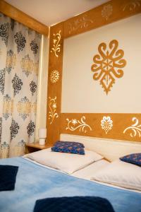 a bedroom with two beds and a wall with a snowflake on it at Apartamenty Małgorzatka in Zakopane