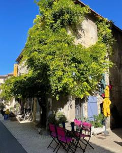 Gallery image of L'ALPILLE - Maison de vacances située à 10 mn à pied du centre ville de St Rémy avec place de parking privative in Saint-Rémy-de-Provence