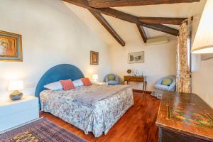 A bed or beds in a room at Palazzo Gradenigo