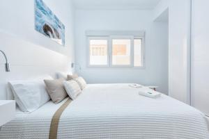 Posteľ alebo postele v izbe v ubytovaní Pinzon Apartment in Malaga by Solaga Holiday Homes