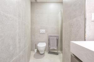 Kúpeľňa v ubytovaní Pinzon Apartment in Malaga by Solaga Holiday Homes
