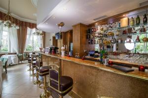 Lounge alebo bar v ubytovaní Hotel Bristol