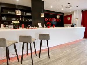 Lounge nebo bar v ubytování DORMERO Hotel Darmstadt
