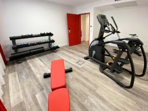 Fitness centrum a/nebo fitness zařízení v ubytování DORMERO Hotel Darmstadt