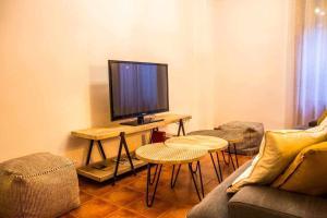 A seating area at Casa Jarreta Centro Albarracin