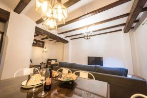 A television and/or entertainment centre at Casa Jarreta Centro Albarracin