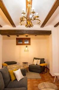 A seating area at Casa Jarreta Centro Albarracin