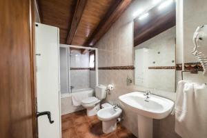 A bathroom at Casa Jarreta Centro Albarracin Még 35 kép