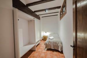 A bed or beds in a room at Casa Jarreta Centro Albarracin