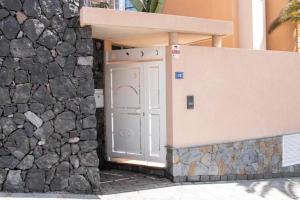 Zdjęcie z galerii obiektu Moon Villa Los Gigantes w mieście Puerto de Santiago