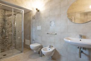 A bathroom at Trulli in Vigna