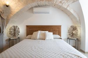 A bed or beds in a room at Trulli in Vigna